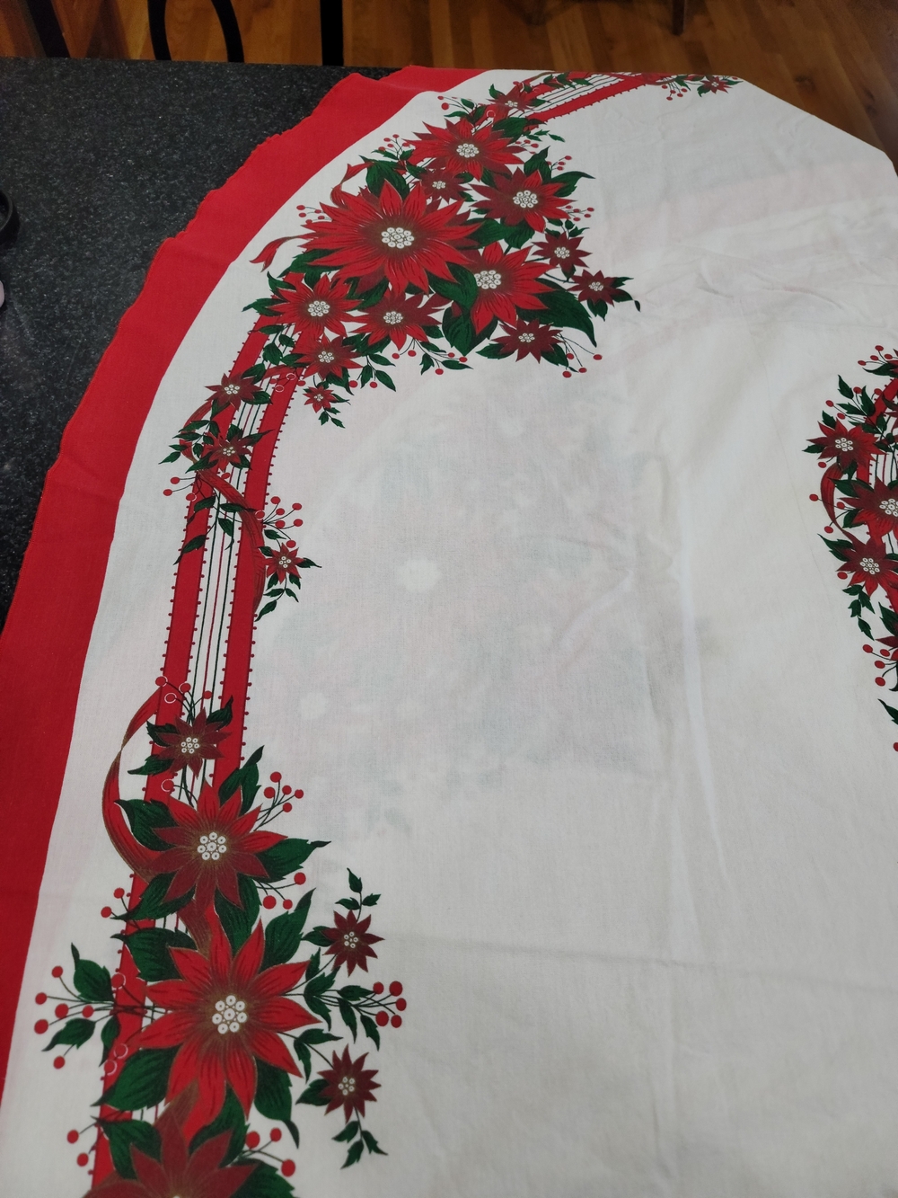 Mid Century Vintage Oval Christmas Tablecloth Poinsettia Ribbon Border Print